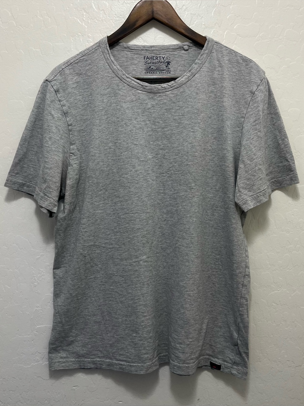 Faherty Mens Sunwashed Organic Cotton Crew Neck T-Shirt Heather Gray Size L